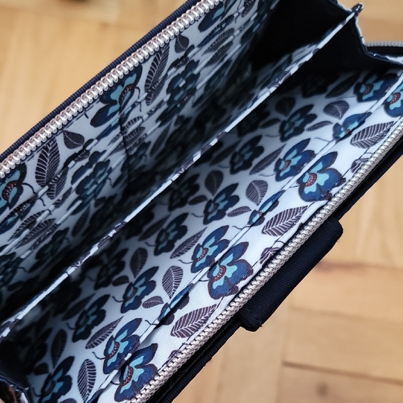 VERA BRADLEY/TURNLOCK WALLET/NAVY - Picture 6 of 11